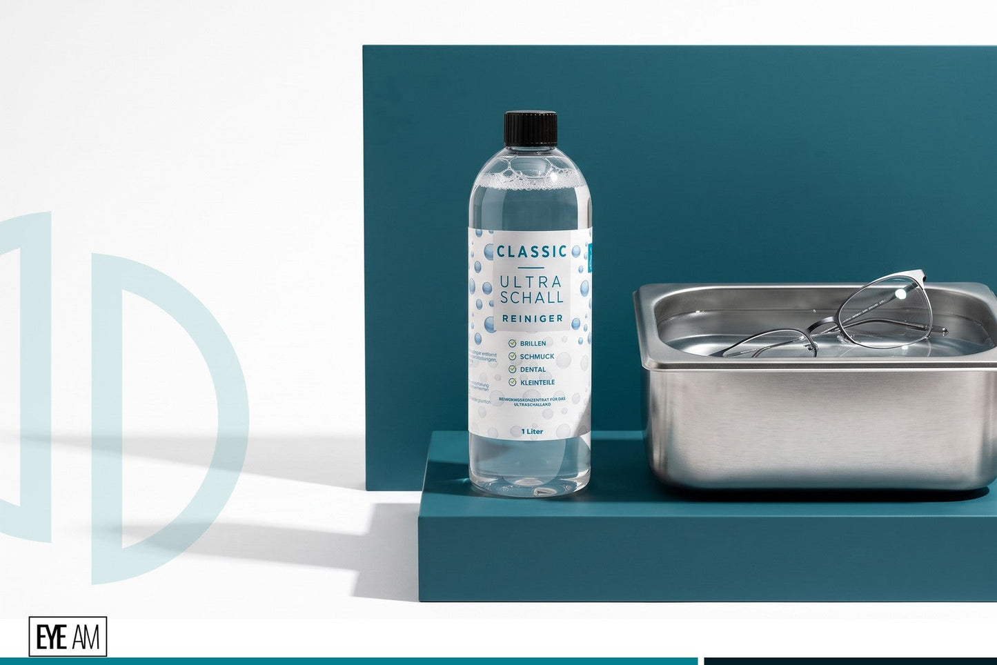 EyeAm Classic Ultraschallreiniger Konzentrat neben einem Ultraschallgerät mit Brille im Becken